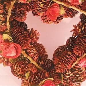 ハートリース ゴールド松かさ＆アートフラワーバラ